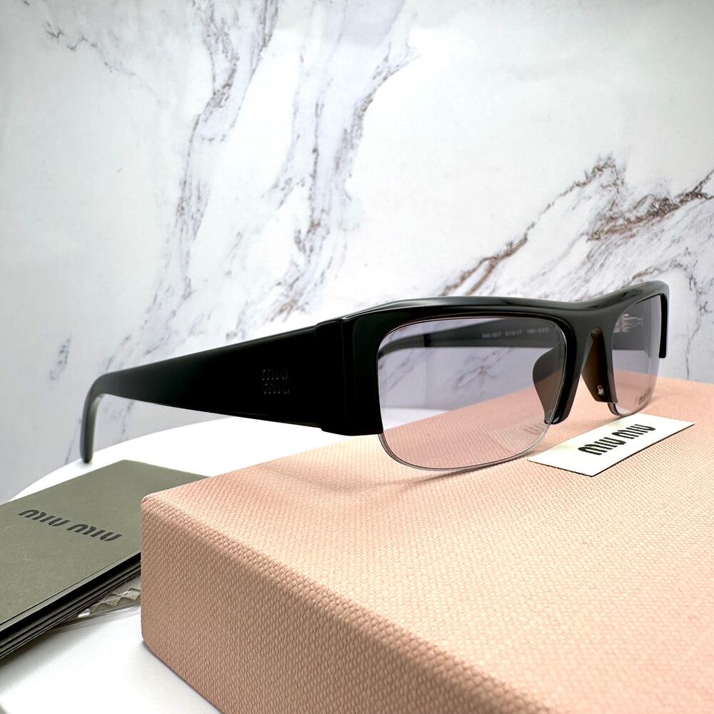 New MIU MIU Vedette Sunglasses Seen on Kylie Jenner - Picture 6 of 16